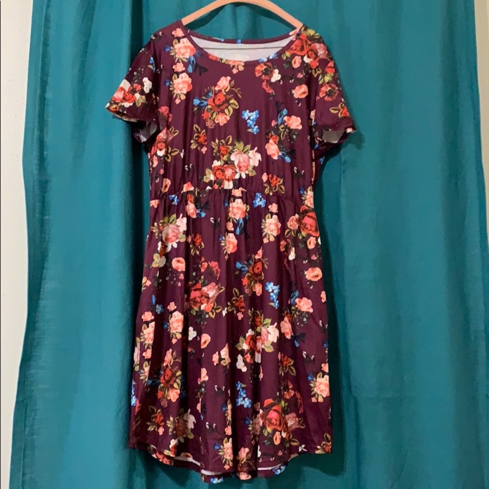 Floral dress with pockets!